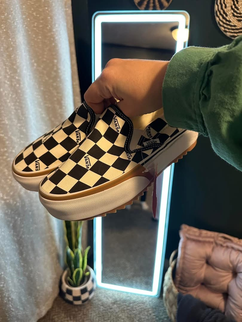 Checkered platform V🏁Ns