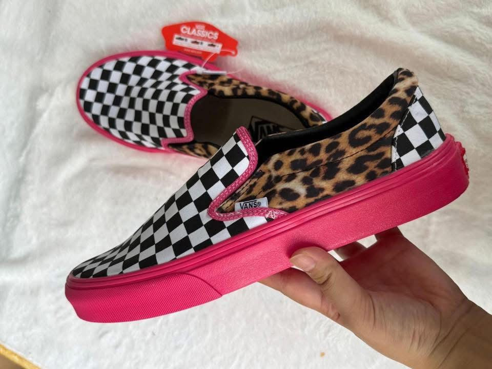 cheetah & checkered 🚐
